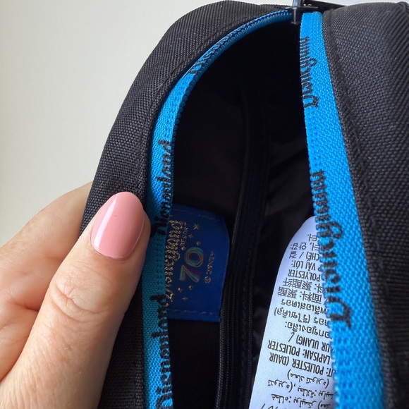 Disneyland 70th limited edition Fanny pack - Picture 4 of 4